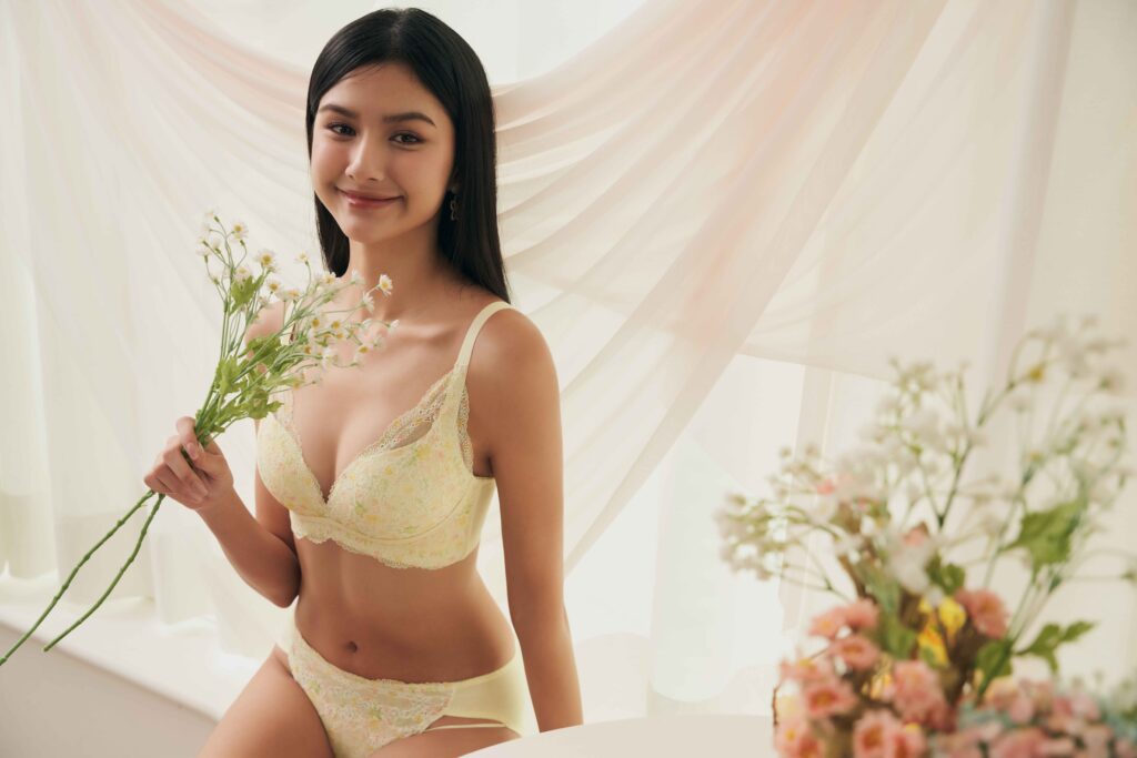 寵愛自己從貼身優雅開始 EASY SHOP 38女神節讓美麗無限綻放 4 EASY SHOPE88AB1E8889EE68880E6B3A2 E784A1E98BBCE59C88E68993E980A0E680A7E6849FE99B86E4B8ADE7BE8EE883B8 E6B885E696B0E9BB83 E58DB3E697A5E887B33E69C88E5BA95E4BBBBE981B82E4BBB61680E58E9FE583B91180 1024x683 1
